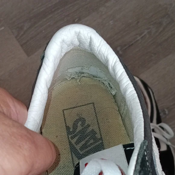 Vans Black and White Women's Sneakers - Picture 14 of 15